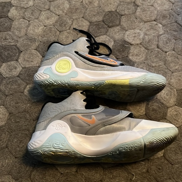 KD Trey 5 X 'Wolf Grey Barely Volt' Nike. Mens size 13. Like new, great cond. - Picture 3 of 8